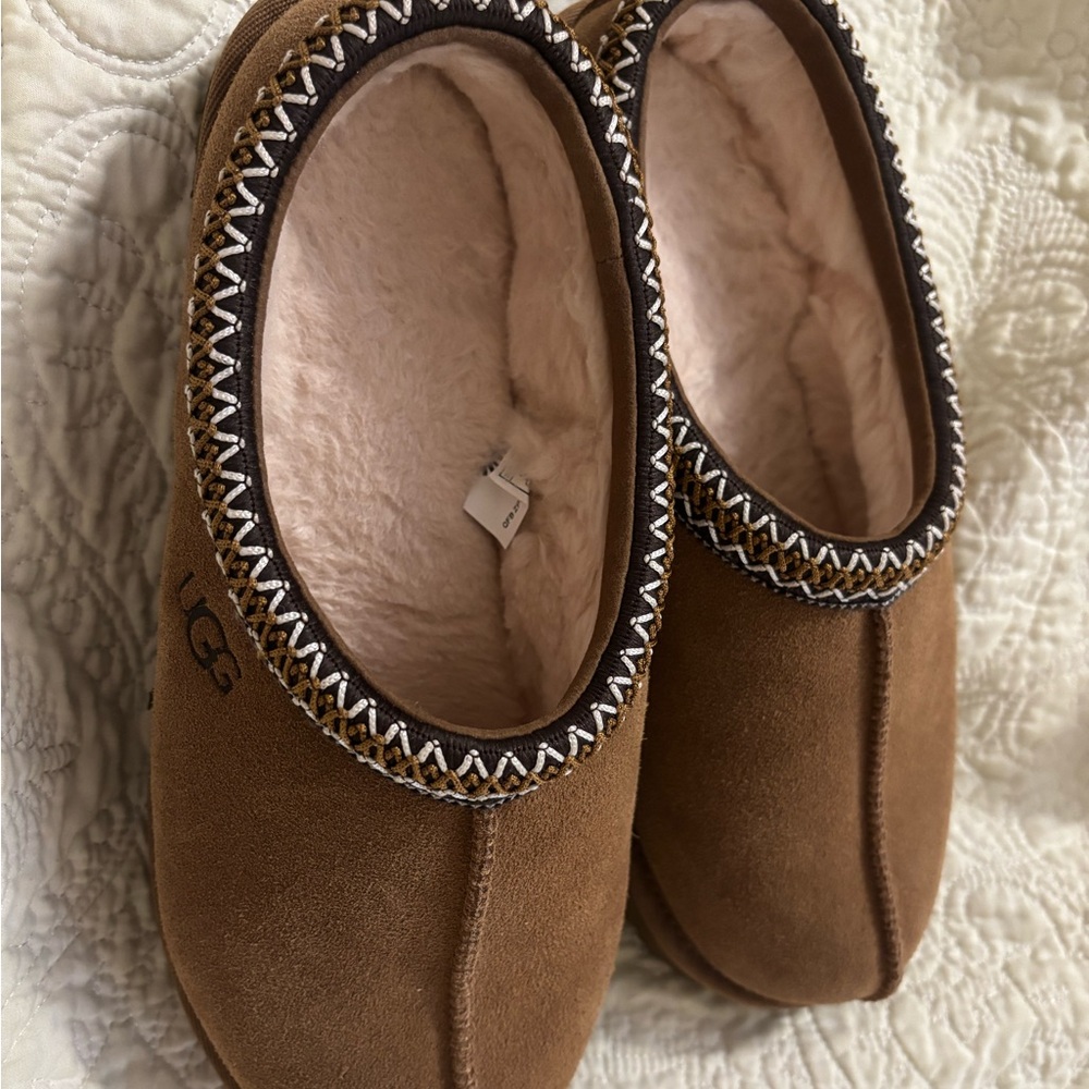 Ugg Women’s Tasman size 10